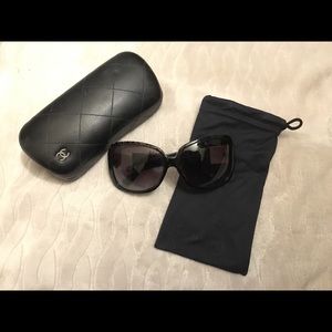Authentic ! CHANEL lace rim sunglasses